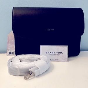 Zoe Crossbody Bag. Black. Pixie Mood